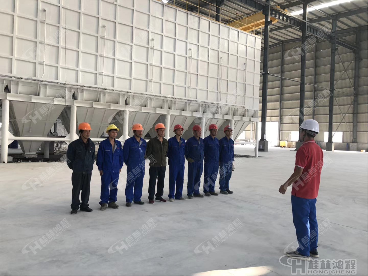 桂林鴻程人造石生產(chǎn)線003號EPC項目總包設(shè)備安裝現(xiàn)場 桂林鴻程人造石生產(chǎn)線003號EPC項目總包設(shè)備安裝現(xiàn)場