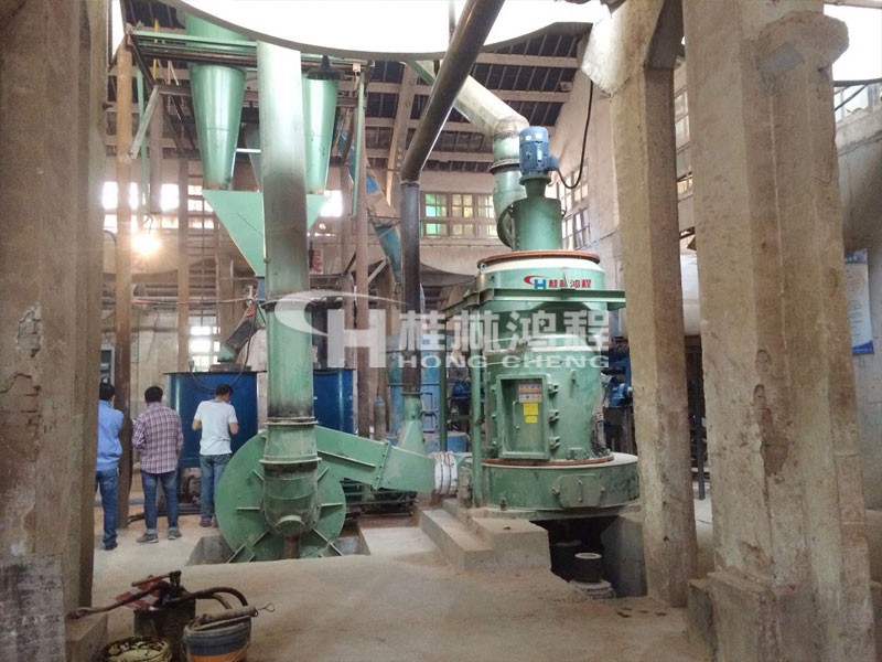 熱電廠的脫硫石膏磨200目磨機江西某玻璃廠煤粉生產線 出粉200目 時產2.8噸 4R3220脫硫石膏磨機江西某玻璃廠煤粉生產線 出粉200目 時產2.8噸